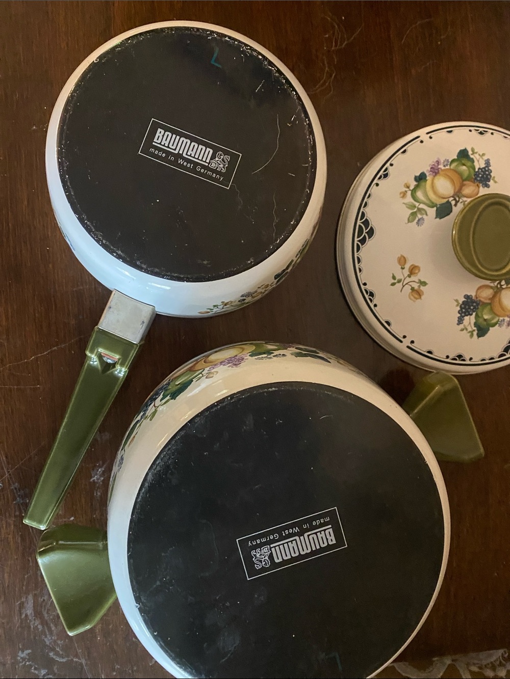 Two-Piece Floral Enamel Cookware Set in White and Olive Green - Picture 3 of 6